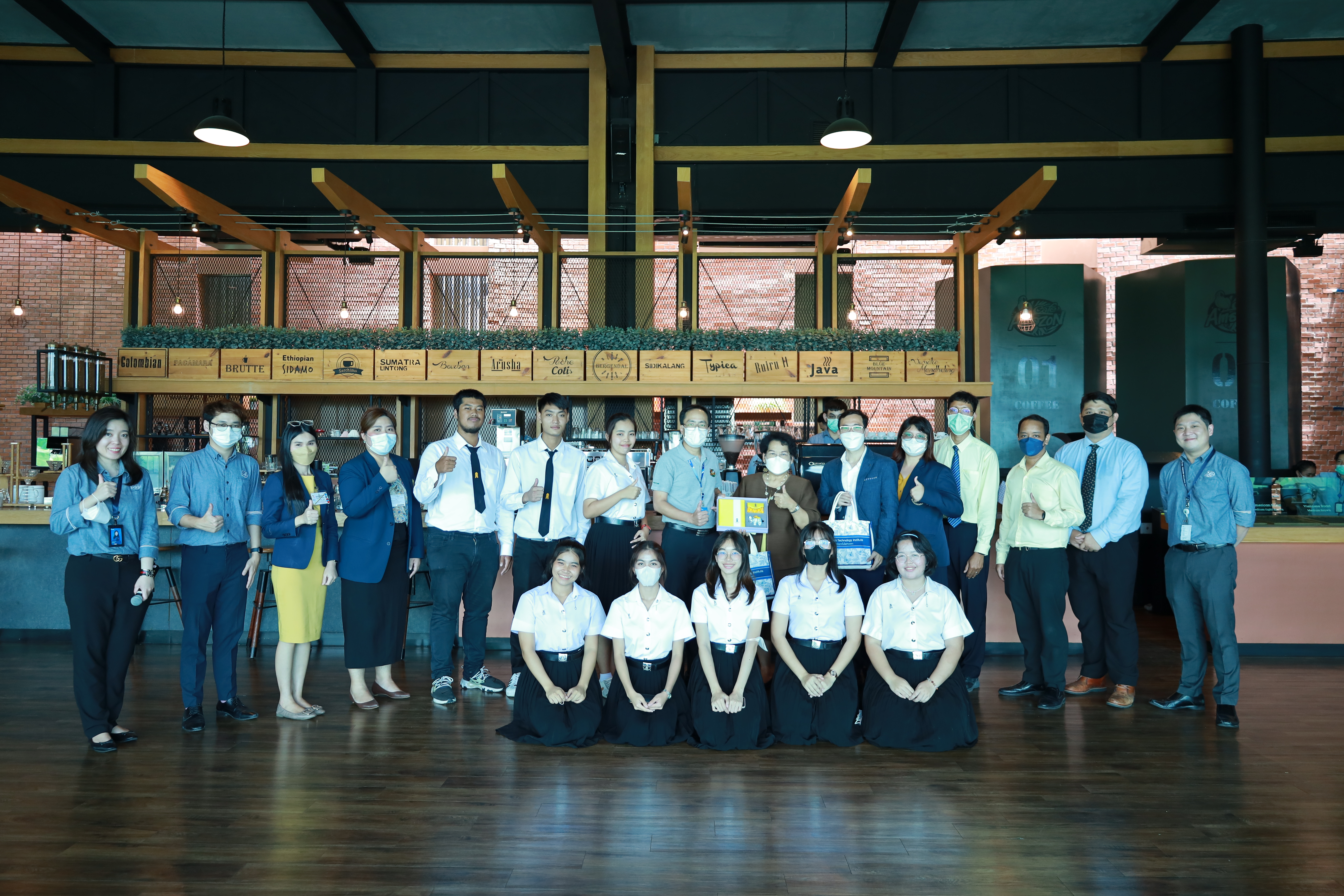 ​​​​​​​​​​​​​​ศึกษาดูงานศูนย์ธุรกิจคาเฟ่ อเมซอน — 2 พฤษภาคม 2025 — สถาบันเทคโนโลยีจิตรลดา CDTI