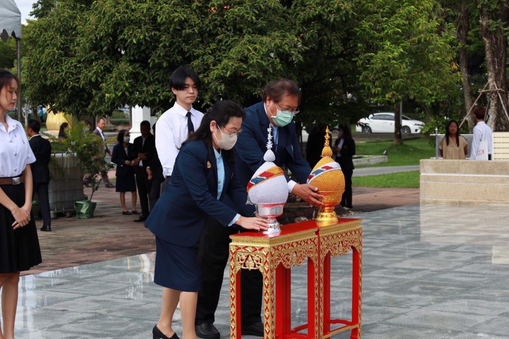 วางพานพุ่มถวายราชสักการะพระบรมราชานุสาวรีย์พระบาทสมเด็จพระจอมเกล้าเจ้าอยู่หัว — 2 พฤษภาคม 2025 — สถาบันเทคโนโลยีจิตรลดา CDTI
