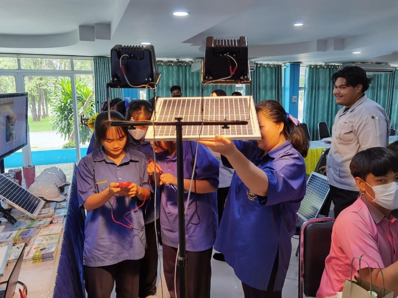 กิจกรรมบรรยายเชิงปฏิบัติการพื้นฐาน Solarcell — 1 พฤษภาคม 2025 — สถาบันเทคโนโลยีจิตรลดา CDTI