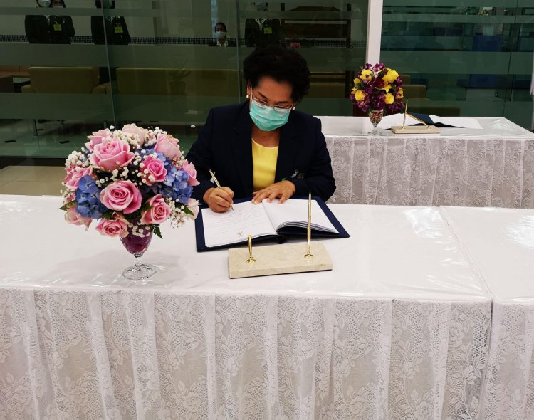 คณะผู้บริหาร สถาบันเทคโนโลยีจิตรลดา ร่วมลงนามถวายพระพรสมเด็จพระเจ้าลูกยาเธอ เจ้าฟ้าทีปังกรรัศมีโชติ มหาวชิโรตตมางกูร สิริวิบูลยราชกุมาร — 6 พฤษภาคม 2025 — สถาบันเทคโนโลยีจิตรลดา CDTI