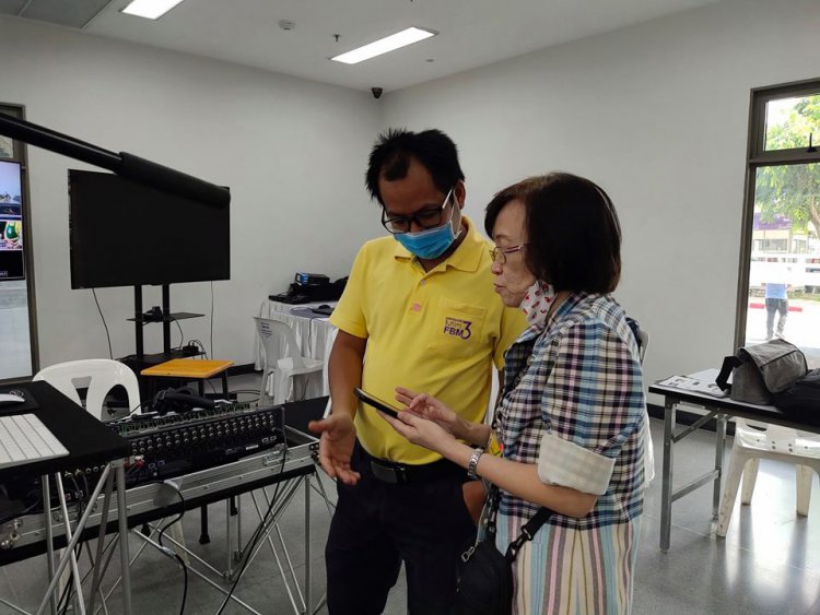 บรรยากาศเบื้องหลังการเตรียมการถ่ายทอดสด "คอร์สสอนทำอาหารออนไลน์" — 6 พฤษภาคม 2025 — สถาบันเทคโนโลยีจิตรลดา CDTI
