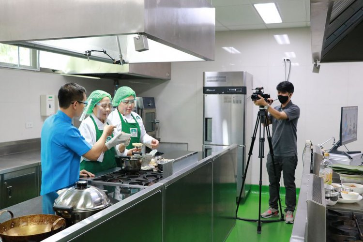อธิการบดีสถาบันเทคโนโลยีจิตรลดา ให้สัมภาษณ์รายรายการ "กูรูคู่อร่อย" — 6 พฤษภาคม 2025 — สถาบันเทคโนโลยีจิตรลดา CDTI