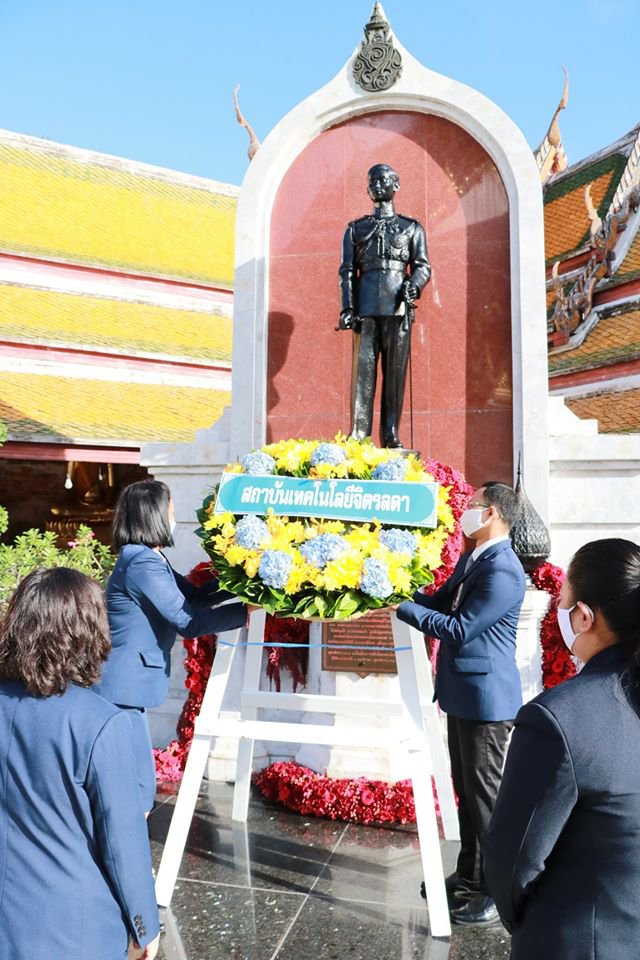 วางพวงมาลาถวายสักการะพระบาทสมเด็จพระปรเมนทรมหาอานันทมหิดล พระอัฐมรามาธิบดินทร รัชกาลที่ 8 — 6 พฤษภาคม 2025 — สถาบันเทคโนโลยีจิตรลดา CDTI