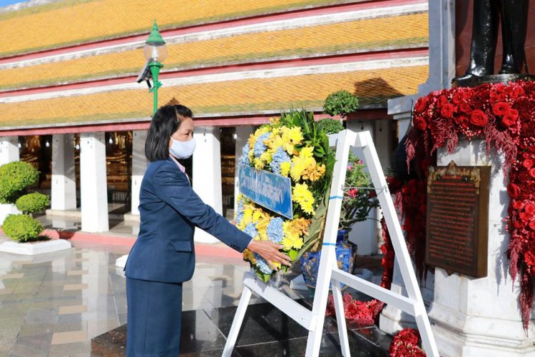 วางพวงมาลาถวายสักการะพระบาทสมเด็จพระปรเมนทรมหาอานันทมหิดล พระอัฐมรามาธิบดินทร รัชกาลที่ 8 — 6 พฤษภาคม 2025 — สถาบันเทคโนโลยีจิตรลดา CDTI