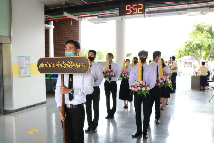 สจด. ถวายเทียนพรรษา เนื่องในวันเข้าพรรษา ณ อุโบสถ วัดเบญจมบพิตรดุสิตวนาราม ราชวรวิหาร — 6 พฤษภาคม 2025 — สถาบันเทคโนโลยีจิตรลดา CDTI