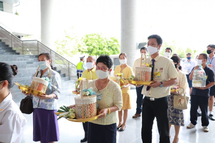 สจด. ถวายเทียนพรรษา เนื่องในวันเข้าพรรษา ณ อุโบสถ วัดเบญจมบพิตรดุสิตวนาราม ราชวรวิหาร — 6 พฤษภาคม 2025 — สถาบันเทคโนโลยีจิตรลดา CDTI