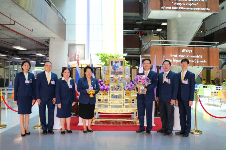 เนื่องในโอกาสวันคล้ายวันประสูติพระเจ้าวรวงศ์เธอ พระองค์เจ้าโสมสวลี กรมหมื่นสุทธนารีนาถ คณะผู้บริหารสถาบันเทคโนโลยีจิตรลดา เข้าถวายแจกันดอกไม้ และบัตรถวายพระพร ณ ศาลาดุสิดาลัย — 6 พฤษภาคม 2025 — สถาบันเทคโนโลยีจิตรลดา CDTI