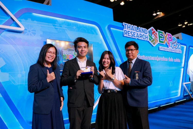 ขอแสดงความยินดี รางวัลเหรียญบรอนซ์ จากการประกวดผลงานนวัตกรรมสายอุดมศึกษา ประจำปี 2563 — 6 พฤษภาคม 2025 — สถาบันเทคโนโลยีจิตรลดา CDTI