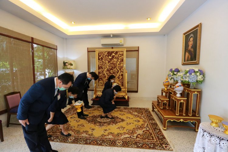 สถาบันเทคโนโลยีจิตรลดา ลงนามถวายพระพรและแจกันดอกไม้ เนื่องในโอกาสวันเฉลิมพระชนมพรรษาสมเด็จพระนางเจ้าสิริกิติ์ พระบรมราชินีนาถ พระบรมราชชนนีพันปีหลวง — 6 พฤษภาคม 2025 — สถาบันเทคโนโลยีจิตรลดา CDTI