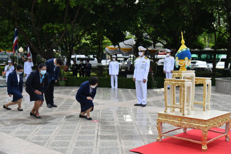 สถาบันเทคโนโลยีจิตรลดา ร่วมพิธีวางพานพุ่ม "วันวิทยาศาสตร์ไทย" — 6 พฤษภาคม 2025 — สถาบันเทคโนโลยีจิตรลดา CDTI