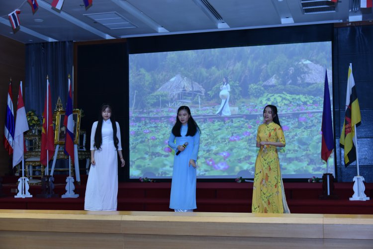 นิทรรศการวัฒนธรรมชาติต่างๆ ในอาเซียน เนื่องในวันอาเซียน (ASEAN Day) — 25 เมษายน 2025 — สถาบันเทคโนโลยีจิตรลดา CDTI