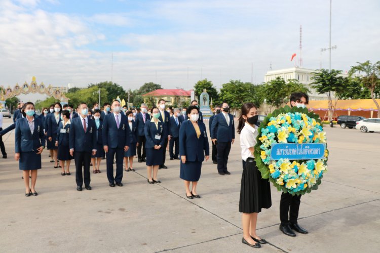 วางพวงมาลาเนื่องในวันปิยมหาราช — 2 พฤษภาคม 2025 — สถาบันเทคโนโลยีจิตรลดา CDTI