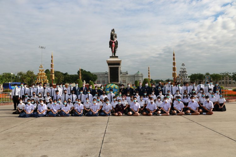 วางพวงมาลาเนื่องในวันปิยมหาราช — 2 พฤษภาคม 2025 — สถาบันเทคโนโลยีจิตรลดา CDTI