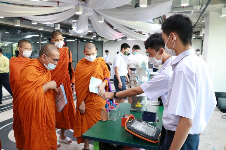 ถวายการต้อนรับคณะภิกษุสงฆ์ สามเณรศึกษาดูงาน — 8 พฤษภาคม 2025 — สถาบันเทคโนโลยีจิตรลดา CDTI