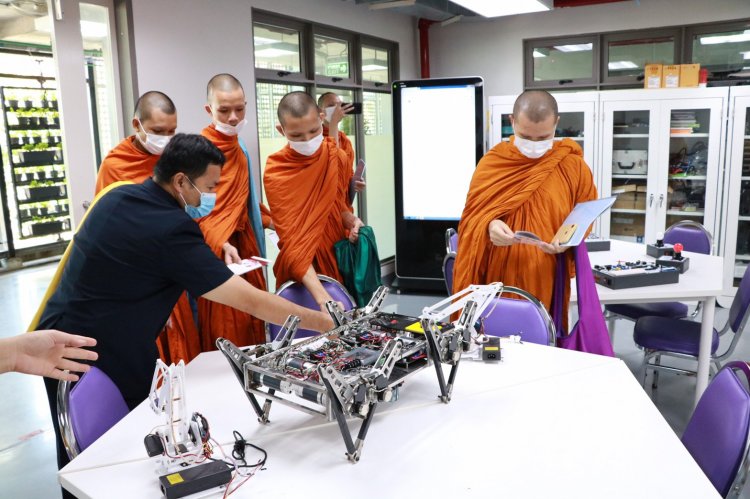 ถวายการต้อนรับคณะภิกษุสงฆ์ สามเณรศึกษาดูงาน — 8 พฤษภาคม 2025 — สถาบันเทคโนโลยีจิตรลดา CDTI