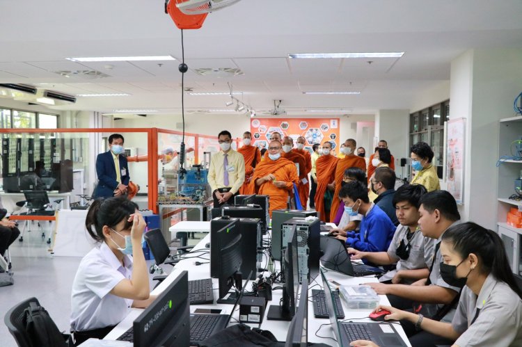 ถวายการต้อนรับคณะภิกษุสงฆ์ สามเณรศึกษาดูงาน — 8 พฤษภาคม 2025 — สถาบันเทคโนโลยีจิตรลดา CDTI