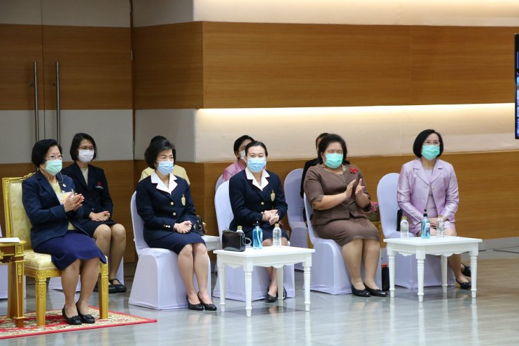 พิธีมอบประกาศนียบัตรหลักสูตรพนักงานให้การดูแล รุ่นที่ 1 — 6 พฤษภาคม 2025 — สถาบันเทคโนโลยีจิตรลดา CDTI