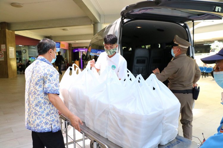 มอบอาหารกล่องแก่บุคลากรทางการแพทย์ วันที่ 4 — 6 พฤษภาคม 2025 — สถาบันเทคโนโลยีจิตรลดา CDTI