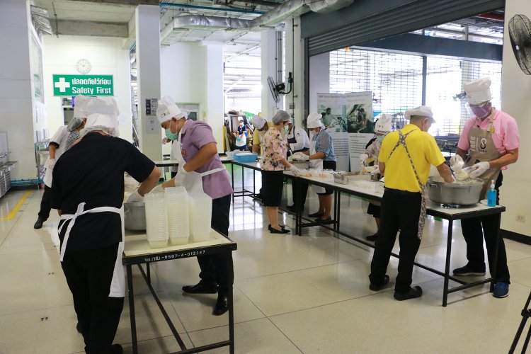 มอบอาหารกล่องแก่บุคลากรทางการแพทย์ วันที่ 6 — 23 เมษายน 2025 — สถาบันเทคโนโลยีจิตรลดา CDTI