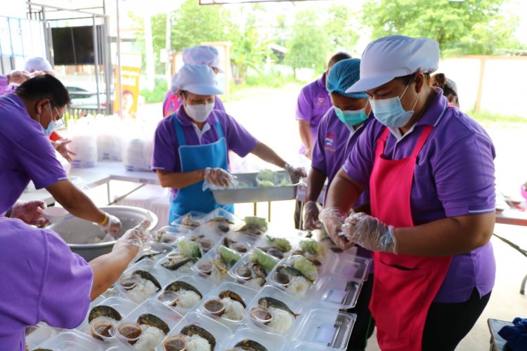 มอบวัตถุดิบพระราชทาน แก่โรงพยาบาลสนาม — 4 พฤษภาคม 2025 — สถาบันเทคโนโลยีจิตรลดา CDTI