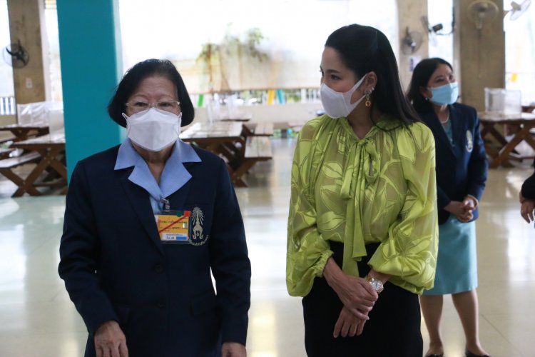 ส่งมอบวัตถุดิบพระราชทานแก่โรงพยาบาลสนาม ศูนย์พักคอย มหาวิทยาลัยธุรกิจบัณฑิต — 5 พฤษภาคม 2025 — สถาบันเทคโนโลยีจิตรลดา CDTI