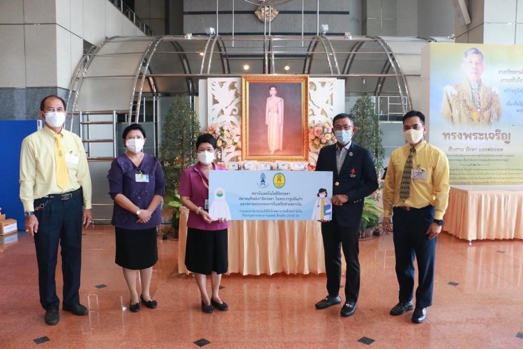 มอบอาหารกล่องแก่บุคลากรทางการแพทย์ โครงการ “VACC 2 School” โดยราชวิทยาลัยจุฬาภรณ์ — 3 พฤษภาคม 2025 — สถาบันเทคโนโลยีจิตรลดา CDTI
