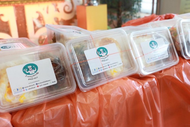 มอบอาหารกล่องแก่บุคลากรทางการแพทย์ โครงการ “VACC 2 School” โดยราชวิทยาลัยจุฬาภรณ์ — 3 พฤษภาคม 2025 — สถาบันเทคโนโลยีจิตรลดา CDTI