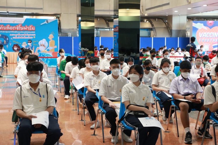 ฉีดวัคซีนป้องกัน COVID – 19 (Sinopharm) โครงการ “VACC 2 School” — 3 พฤษภาคม 2025 — สถาบันเทคโนโลยีจิตรลดา CDTI