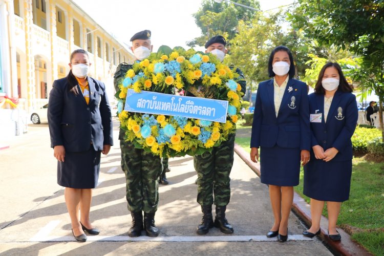 วางพวงมาลาวันสมเด็จพระมหาธีรราชเจ้า — 10 พฤษภาคม 2025 — สถาบันเทคโนโลยีจิตรลดา CDTI