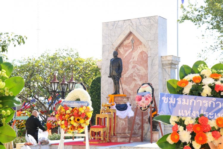วางพวงมาลาวันสมเด็จพระมหาธีรราชเจ้า — 10 พฤษภาคม 2025 — สถาบันเทคโนโลยีจิตรลดา CDTI