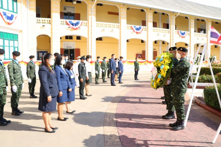 วางพวงมาลาวันสมเด็จพระมหาธีรราชเจ้า — 10 พฤษภาคม 2025 — สถาบันเทคโนโลยีจิตรลดา CDTI