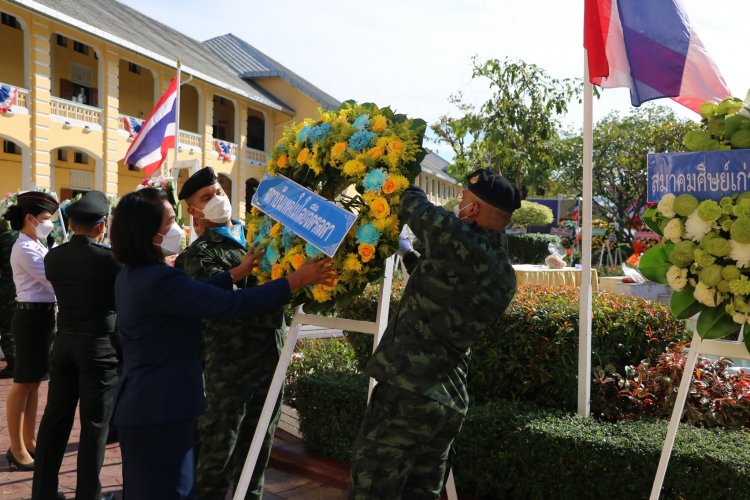 วางพวงมาลาวันสมเด็จพระมหาธีรราชเจ้า — 10 พฤษภาคม 2025 — สถาบันเทคโนโลยีจิตรลดา CDTI