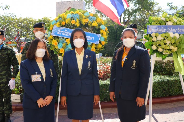 วางพวงมาลาวันสมเด็จพระมหาธีรราชเจ้า — 10 พฤษภาคม 2025 — สถาบันเทคโนโลยีจิตรลดา CDTI