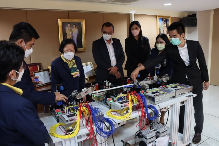 รับมอบชุดฝึกปฏิบัติการกระบวนการผลิตในงานอุตสาหกรรมขนาดเล็กแบบอัตโนมัติ(สถานีชุดแขนกลนิวเมติกส์) — 19 พฤษภาคม 2025 — สถาบันเทคโนโลยีจิตรลดา CDTI