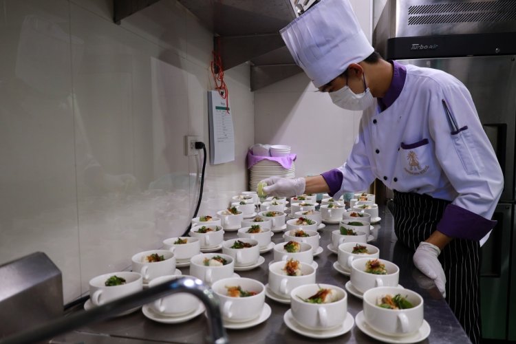 นักศึกษาเชฟอาหารไทย จิตรลดาวิชาชีพทดลองประกอบธุรกิจอาหาร ประจำปีการศึกษา 2564 — 7 พฤษภาคม 2025 — สถาบันเทคโนโลยีจิตรลดา CDTI