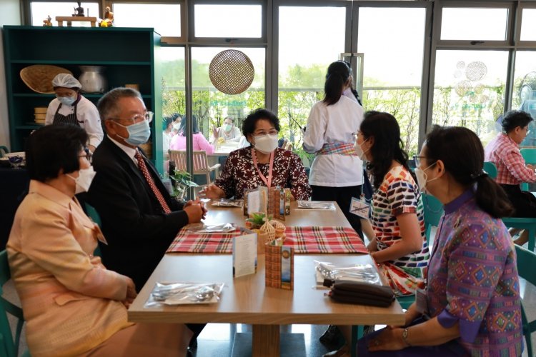 นักศึกษาเชฟอาหารไทย จิตรลดาวิชาชีพทดลองประกอบธุรกิจอาหาร ประจำปีการศึกษา 2564 — 7 พฤษภาคม 2025 — สถาบันเทคโนโลยีจิตรลดา CDTI