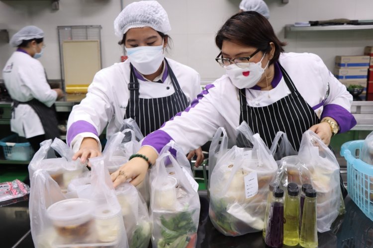 นักศึกษาเชฟอาหารไทย จิตรลดาวิชาชีพทดลองประกอบธุรกิจอาหาร ประจำปีการศึกษา 2564 — 7 พฤษภาคม 2025 — สถาบันเทคโนโลยีจิตรลดา CDTI