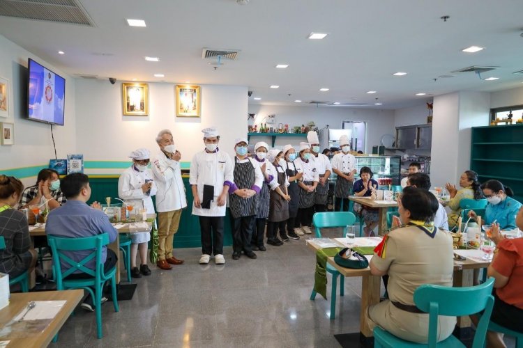 นักศึกษาเชฟอาหารไทย จิตรลดาวิชาชีพทดลองประกอบธุรกิจอาหาร ประจำปีการศึกษา 2564 ครั้งที่ 2 — 9 พฤษภาคม 2025 — สถาบันเทคโนโลยีจิตรลดา CDTI