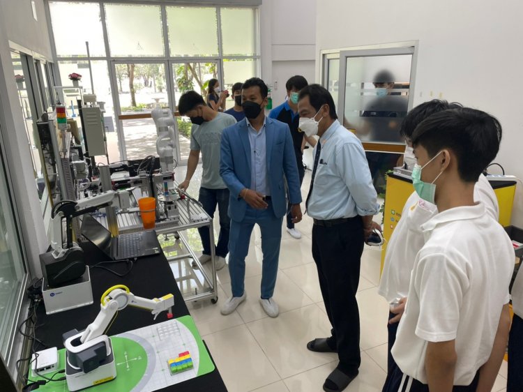 ศึกษาดูงานสาขาวิชาเทคโนโลยีระบบสมองกลฝังตัว ศูนย์ Trainning Thai PLC Center — 5 พฤษภาคม 2025 — สถาบันเทคโนโลยีจิตรลดา CDTI