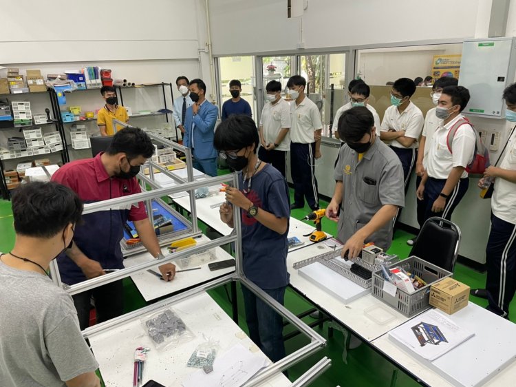 ศึกษาดูงานสาขาวิชาเทคโนโลยีระบบสมองกลฝังตัว ศูนย์ Trainning Thai PLC Center — 5 พฤษภาคม 2025 — สถาบันเทคโนโลยีจิตรลดา CDTI