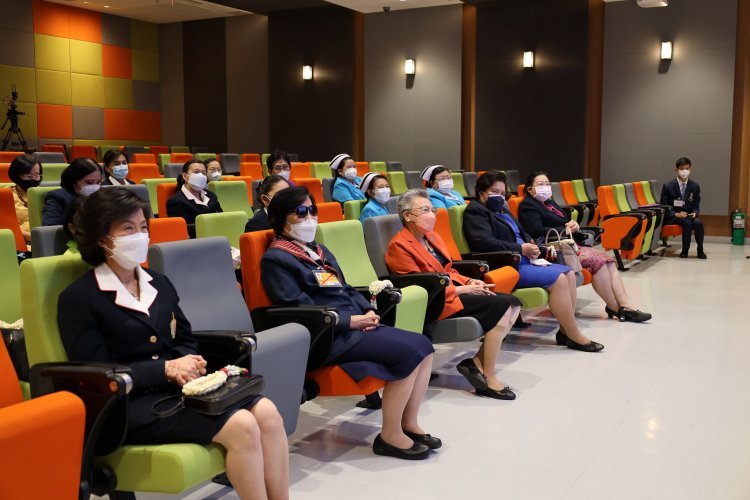 มอบประกาศนียบัตรการอบรมหลักสูตร "ประกาศนียบัตรพนักงานให้การดูแล" — 6 พฤษภาคม 2025 — สถาบันเทคโนโลยีจิตรลดา CDTI