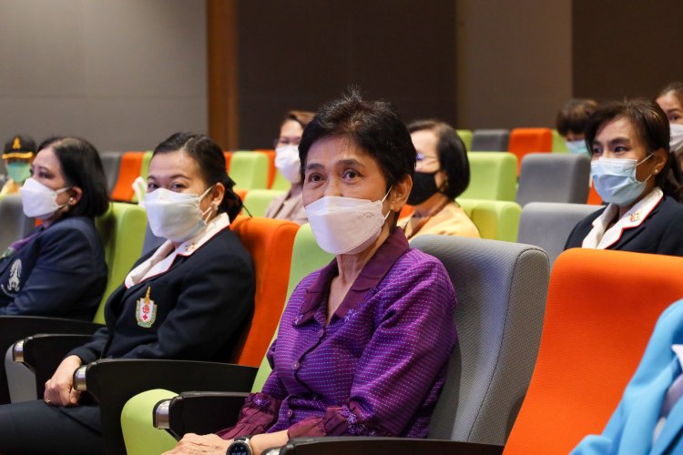 มอบประกาศนียบัตรการอบรมหลักสูตร "ประกาศนียบัตรพนักงานให้การดูแล" — 6 พฤษภาคม 2025 — สถาบันเทคโนโลยีจิตรลดา CDTI