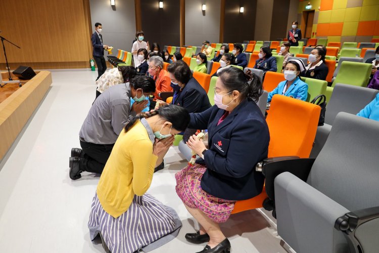 มอบประกาศนียบัตรการอบรมหลักสูตร "ประกาศนียบัตรพนักงานให้การดูแล" — 6 พฤษภาคม 2025 — สถาบันเทคโนโลยีจิตรลดา CDTI
