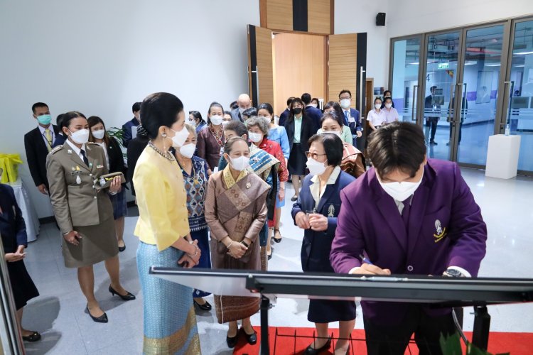 ภริยานายกรัฐมนตรี สปป.ลาว เยี่ยมสถาบันเทคโนโลยีจิตรลดา — 5 พฤษภาคม 2025 — สถาบันเทคโนโลยีจิตรลดา CDTI