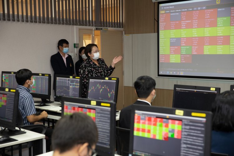 เยี่ยมชมห้องปฏิบัติการบริหารธุรกิจ — 6 พฤษภาคม 2025 — สถาบันเทคโนโลยีจิตรลดา CDTI