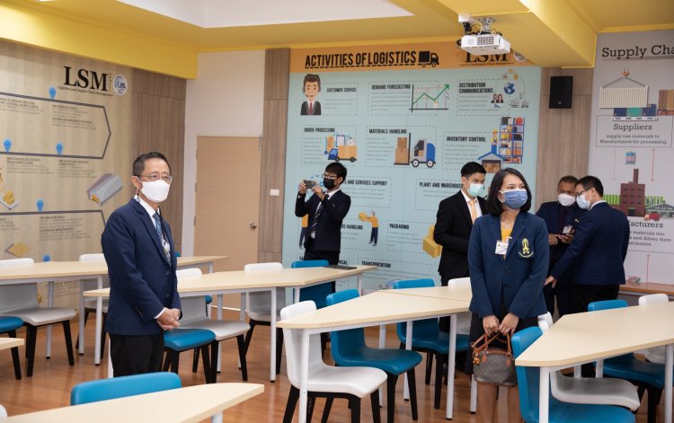 เยี่ยมชมห้องปฏิบัติการบริหารธุรกิจ — 6 พฤษภาคม 2025 — สถาบันเทคโนโลยีจิตรลดา CDTI