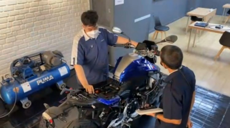 นักศึกษา CDTI ที่ได้รับวุฒิบัตรรับรอง มาตรฐานเยอรมัน BMW Service Apprentice Program — 4 พฤษภาคม 2025 — สถาบันเทคโนโลยีจิตรลดา CDTI