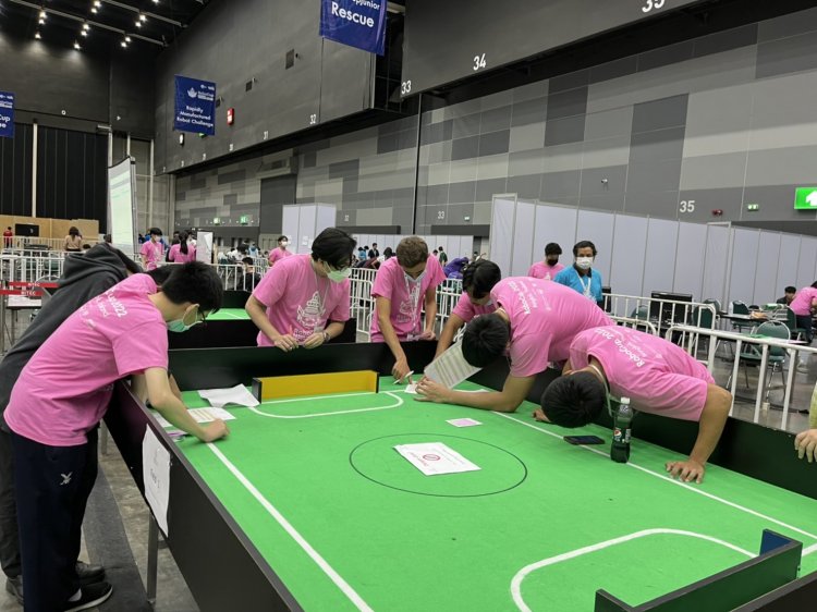 สถาบันเทคโนโลยีจิตรลดา ร่วมเป็นเจ้าภาพในงาน "World Robo Cup 2022" — 3 พฤษภาคม 2025 — สถาบันเทคโนโลยีจิตรลดา CDTI