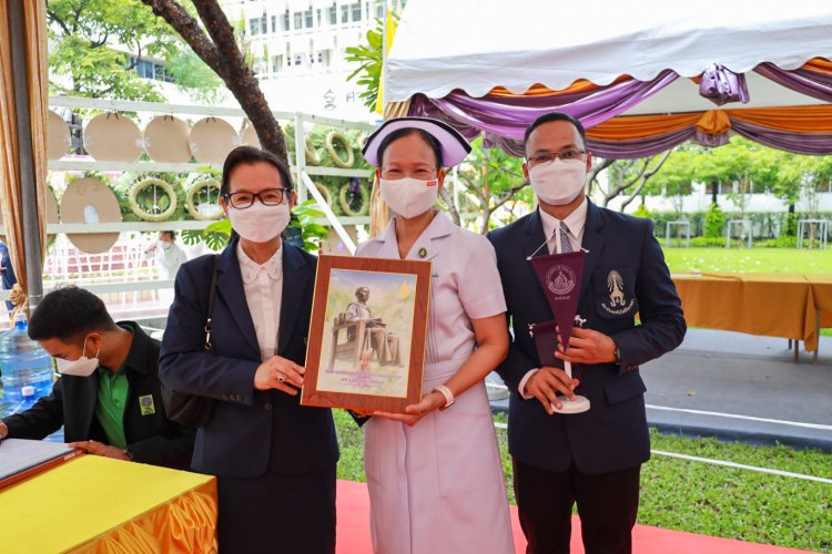 วางพวงมาลาเนื่องในวันมหิดล — 2 พฤษภาคม 2025 — สถาบันเทคโนโลยีจิตรลดา CDTI