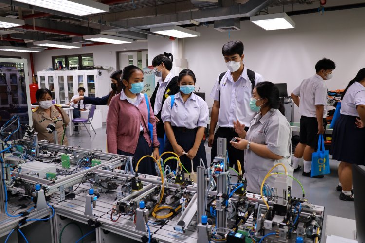 ต้อนรับคณะโรงเรียนพุทธจักรวิทยา — 23 เมษายน 2025 — สถาบันเทคโนโลยีจิตรลดา CDTI